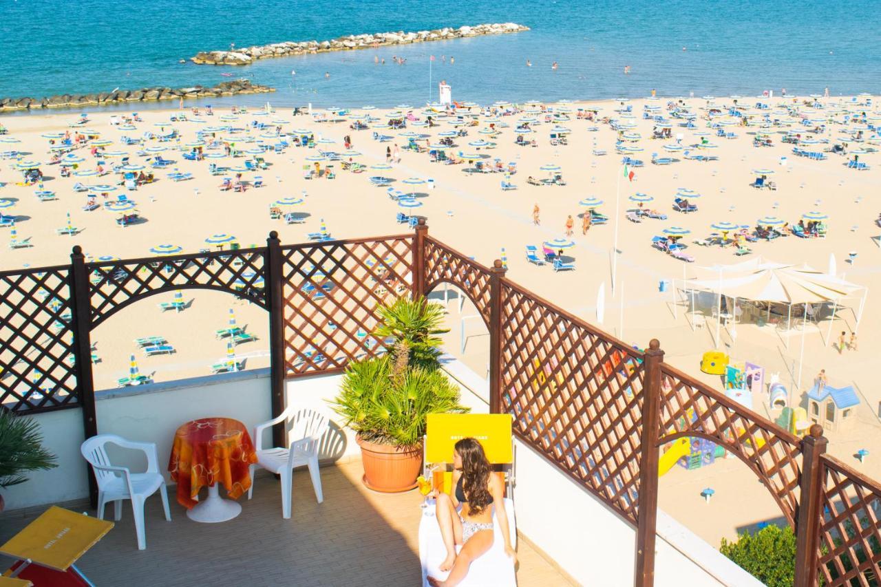 Hotel Driade sul mare Rimini Exterior foto